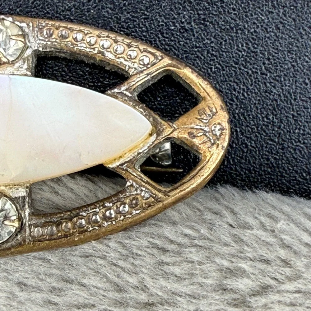 Vintage Mother of Pearl‎ Paste Rhinestone Brooch Gold Tone